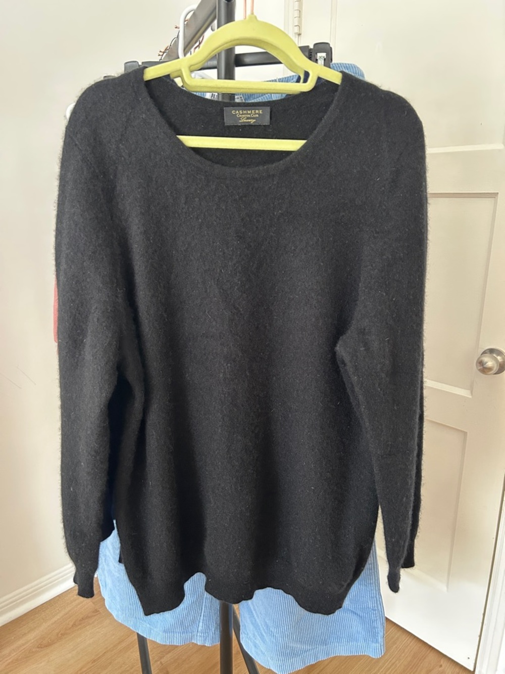 Charter Club Luxury Cashmere Sweater. PTP 23”. Best for size large. Black.